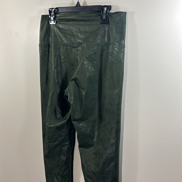 Offline by Aerie Size Large Green Sheen Black Crackle Soft Stretch Leggings - Picture 7 of 9